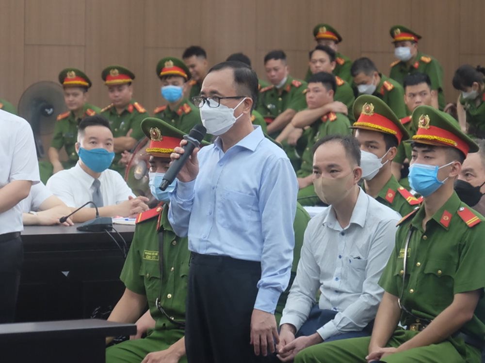 Sáng nay, cựu Bí thư Tỉnh ủy Bình Dương hầu tòa vì bán rẻ "đất vàng"