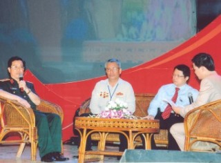 vi tuong hai lan anh hung