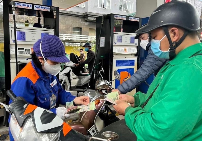 Công Thương qua góc nhìn báo chí ngày 25/5: Cần sử dụng công cụ thuế để kiểm soát giá xăng dầu