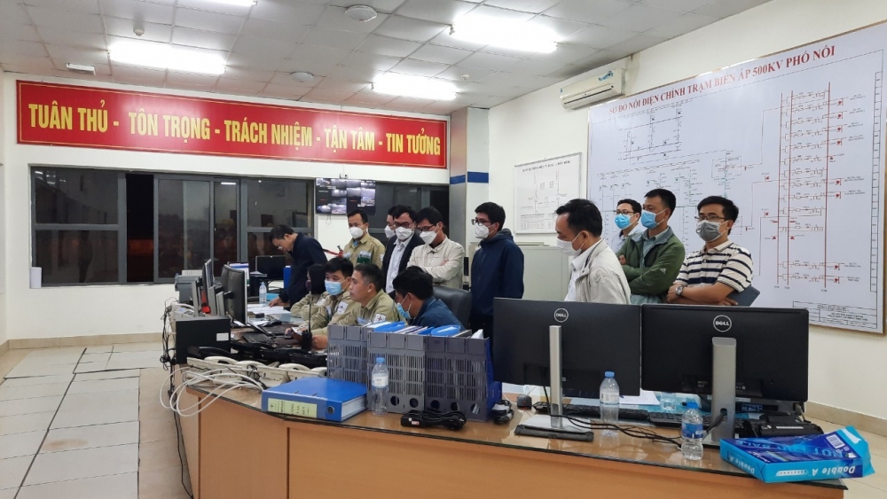 Đóng điện TBA 220kV nối cấp trong trạm biến áp 500kV Phố Nối
