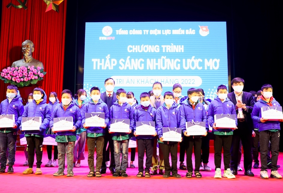 EVNNPC: Tiếp tục hành trình thắp sáng ước mơ