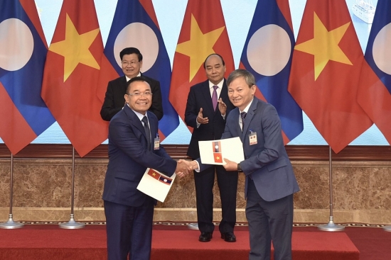 EVN ký biên bản ghi nhớ mua điện với các nhà đầu tư dự án điện tại Lào