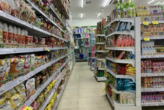 Nhiều hàng hoá thiết yếu tăng giá, người dân dè dặt chi tiêu