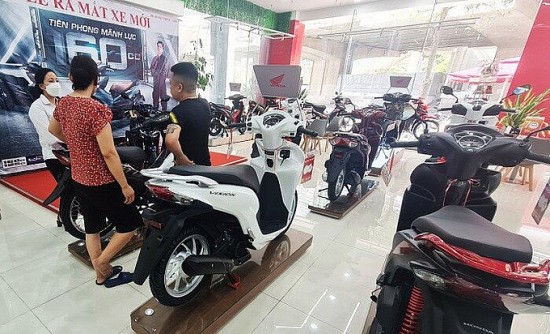 Công Thương qua góc nhìn báo chí ngày 22/6: Vì sao xe máy khan hàng, tăng giá chóng mặt?