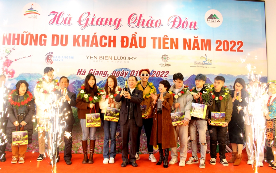 Hà Giang đón những du khách đầu tiên trong năm 2022