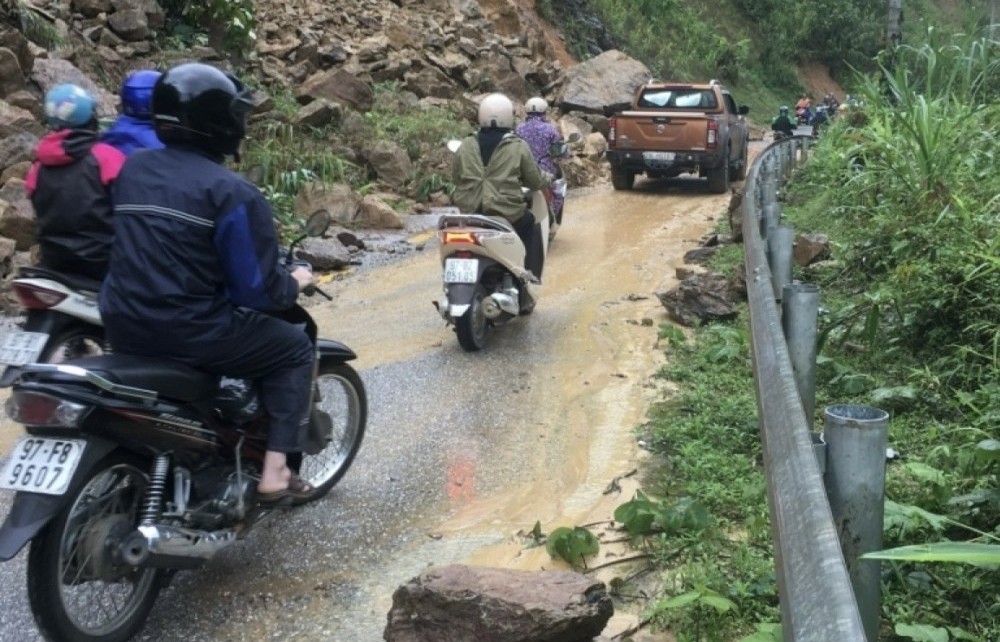 Mưa lớn liên tiếp ở Bắc bộ: 3 người thiệt mạng, nhiều tuyến đường bị sạt lở