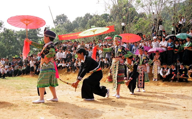 Phát triển du lịch: Thách thức bảo tồn các giá trị văn hóa đồng bào dân tộc thiểu số