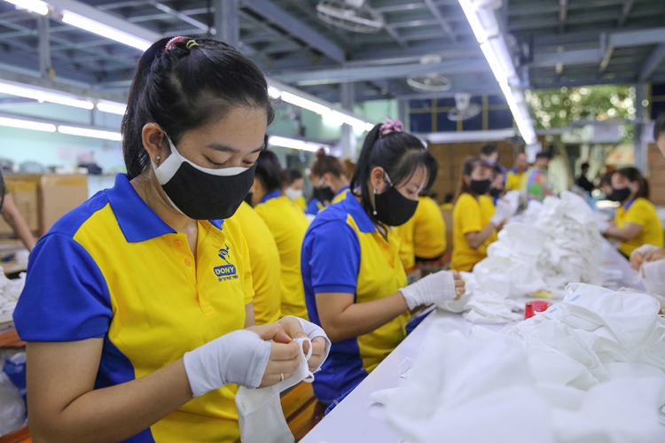 Tăng lương tối thiểu vùng: Hỗ trợ giảm áp lực cho doanh nghiệp
