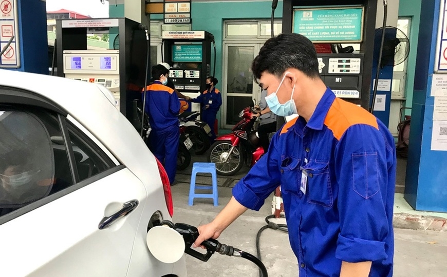 Giá xăng dầu thế giới tiếp tục tăng, điều chỉnh giá bán lẻ trong nước