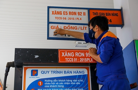 Giá xăng dầu đồng loạt giảm