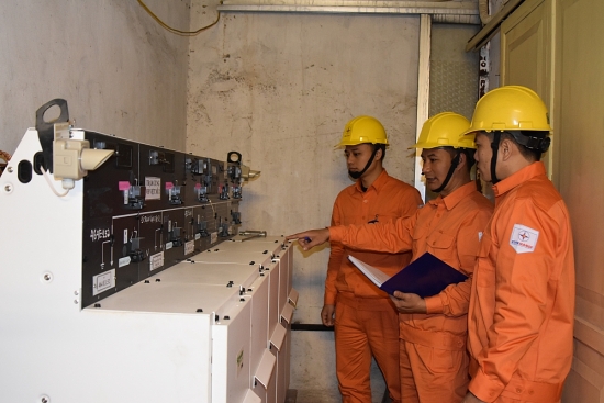 EVNHANOI: Đảm bảo điện phục vụ Đại hội Đảng bộ và lễ kỷ niệm 1010 năm Thăng Long Hà Nội