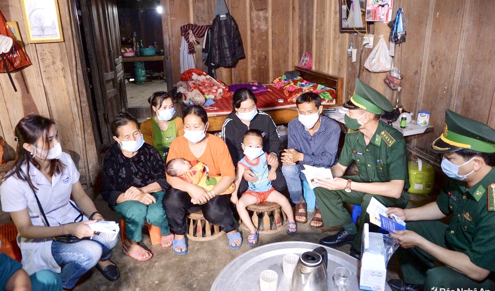 “Đi từng ngõ, gõ từng nhà”