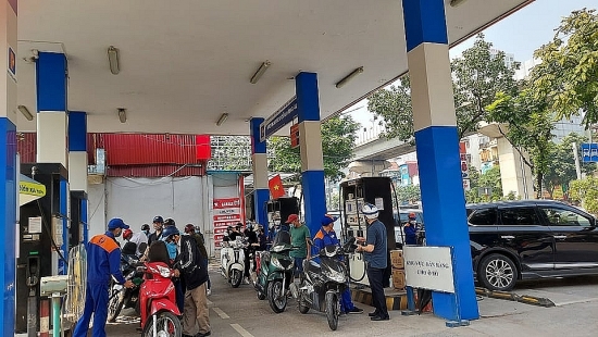 Điều hành giá xăng, dầu: Cần phải quan tâm giảm thuế, phí