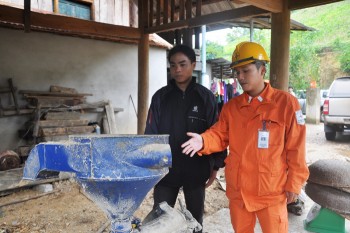 Cấp điện cho đồng bào là chương trình mục tiêu quốc gia