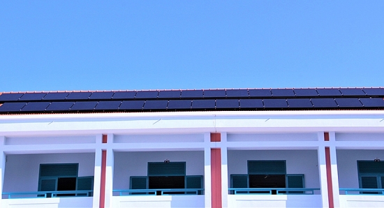 Trao tặng hệ thống điện mặt trời cho 2 trường học tỉnh Khánh Hòa