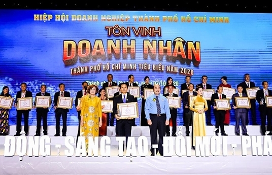 Doanh nhân Việt Nam: Gan góc, linh hoạt vượt thử thách