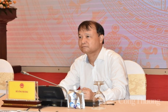 Lãnh đạo Bộ Công Thương chia sẻ khó khăn với người dân và làm rõ 3 giải pháp giải bài toán giá xăng dầu tăng