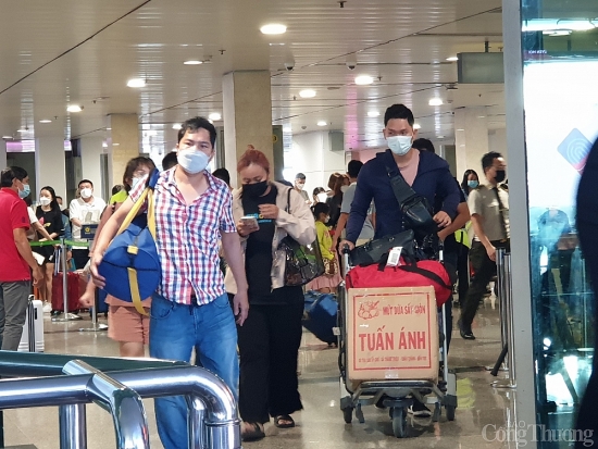 TP. Hồ Chí Minh: Ngày cuối kỳ nghỉ lễ bến xe vắng khách, sân bay đông đúc