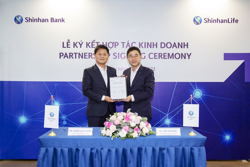 Shinhan Life Việt Nam ký kết hợp tác với Shinhan Việt Nam