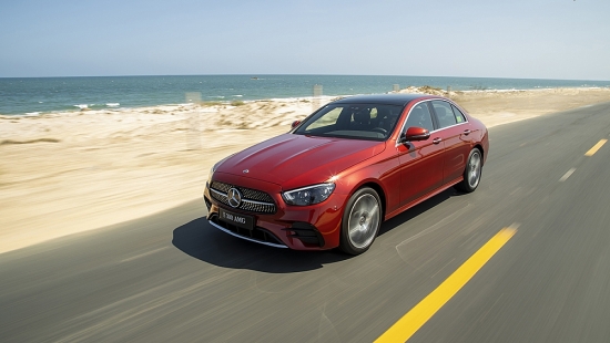 Mercedes-Benz tặng gói bảo dưỡng gần 30 triệu đồng cho khách mua xe GLC và E-Class