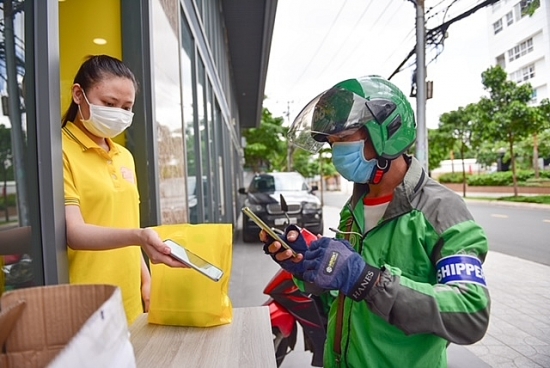 Grab hỗ trợ chi phí xét nghiệm Covid-19 cho đối tác tài xế tại TP.HCM