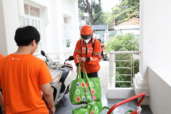 Ấm lòng 1.000 giỏ quà san sẻ tiếp sức phụ nữ, trẻ em nhân ngày 20/10