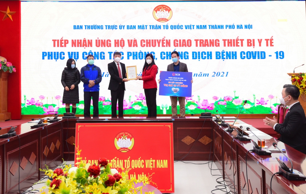SCB trao tặng 3 xe xét nghiệm Covid-19 lưu động cho 3 tỉnh