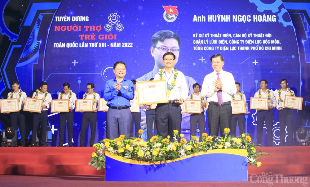 Người có nhiều sáng kiến làm lợi cho ngành điện TP. Hồ Chí Minh hàng chục tỷ đồng