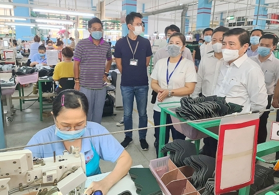 TP. Hồ Chí Minh: Tạo điều kiện cho doanh nghiệp vừa sản xuất vừa phòng chống dịch