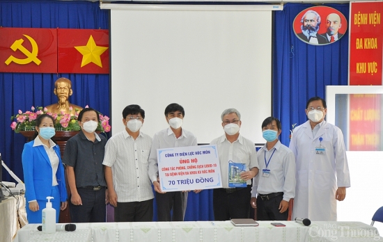 PC Hóc Môn ủng hộ ngành y tế phòng, chống dịch