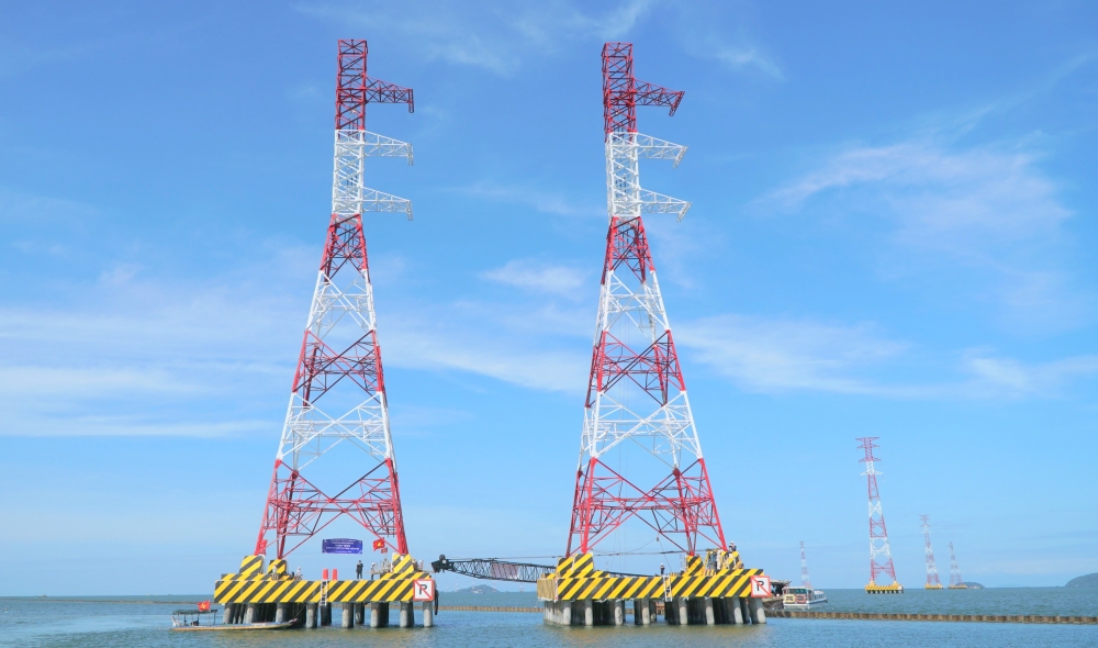 Kéo dây vượt biển công trình đường dây 220kV Kiên Bình - Phú Quốc
