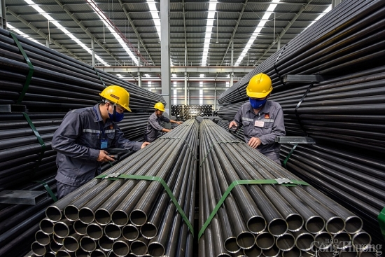Nhiều triển vọng phục hồi cho ngành thép và xi măng