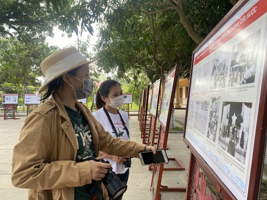 Chủ tịch Hồ Chí Minh - "Người đi tìm hình của nước"