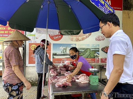 Nghệ An: Giá lợn hơi giảm mạnh khi có lợn sống nhập từ Thái Lan