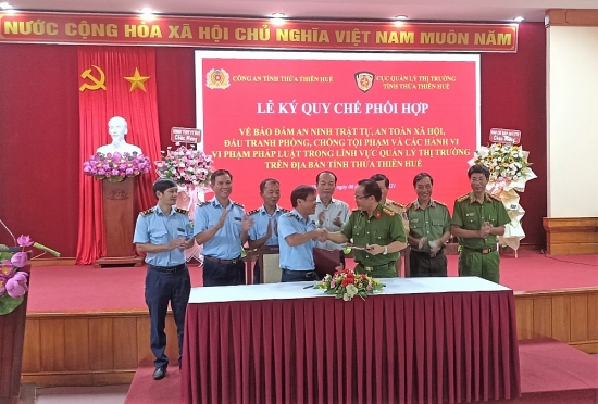 Thừa Thiên Huế: Quản lý thị trường - Công an ký kết quy chế phối hợp