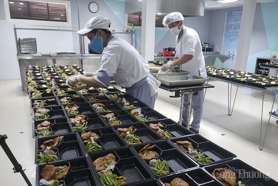 Những “bếp cơm” cộng đồng nơi "tâm dịch" Covid-19 Đà Nẵng