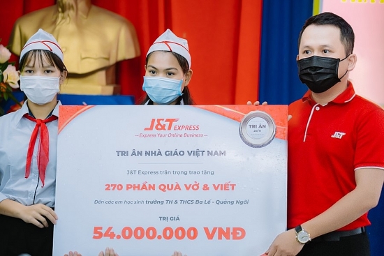Thương hiệu vận chuyển quốc tế “nối dài tri thức, chuyển con chữ đến vùng cao” Quảng Ngãi