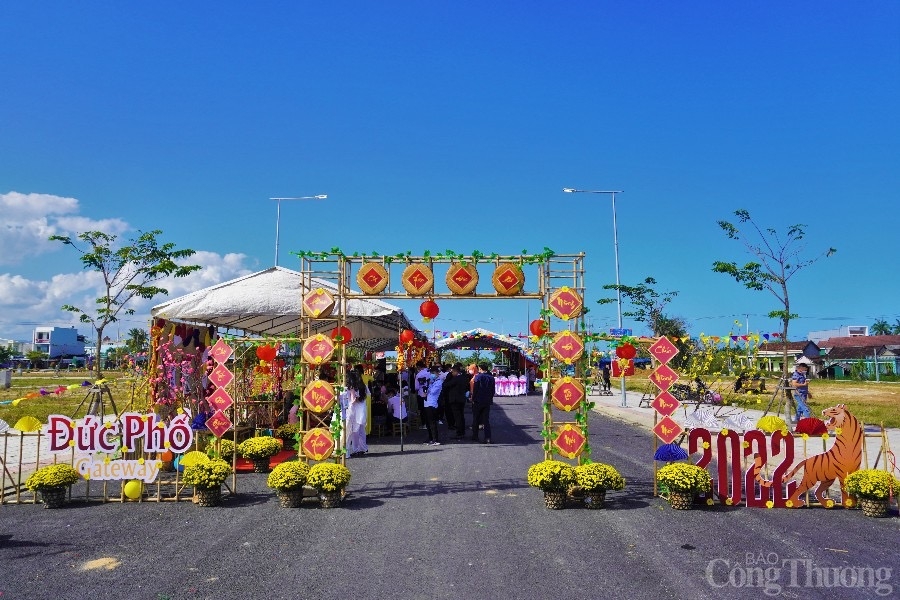 Người dân Đức Phổ háo hức tham gia phiên chợ Xuân mừng đô thị mới