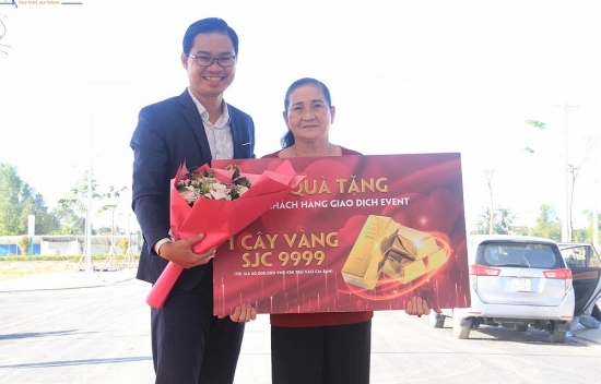 Phiên chợ Xuân tại thị xã Đức Phổ thu hút hàng trăm người dân tham gia
