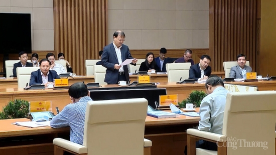 Bộ Công Thương: Không tăng giá điện, tìm dư địa điều hành giá xăng dầu!