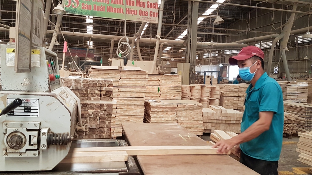 Đơn hàng xuất khẩu gỗ sang EU "kín lịch" hết quý III