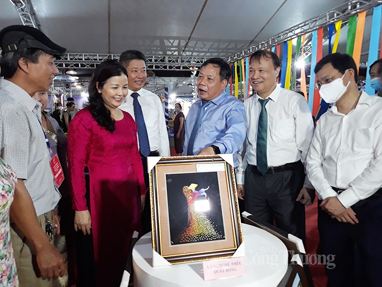 Khai mạc Hội chợ triển lãm hàng lưu niệm Thủ đô năm 2022