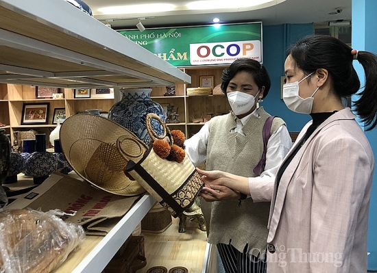 Khai mạc Triển lãm chuyên đề các sản phẩm thủ công mỹ nghệ ngành gốm sứ, sản phẩm OCOP