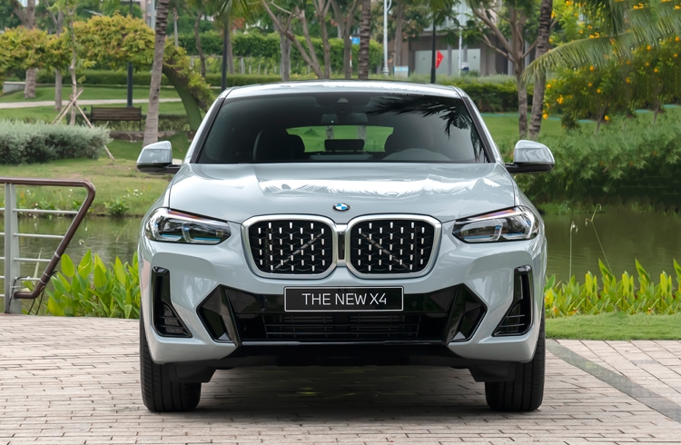 BMW và THACO AUTO ra mắt mẫu xe BMW X4 mới tại Việt Nam