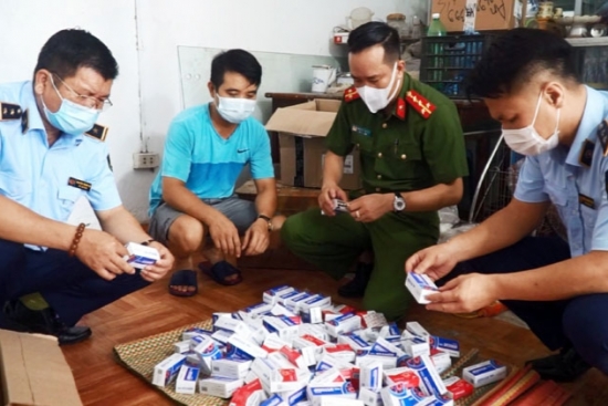 Thuốc điều trị Covid-19: Trôi nổi khắp "chợ mạng"