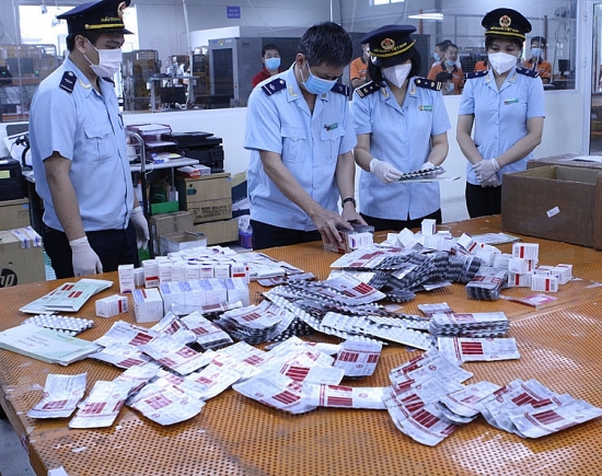 Ngành hải quan: Quyết liệt chống buôn lậu, gian lận thương mại