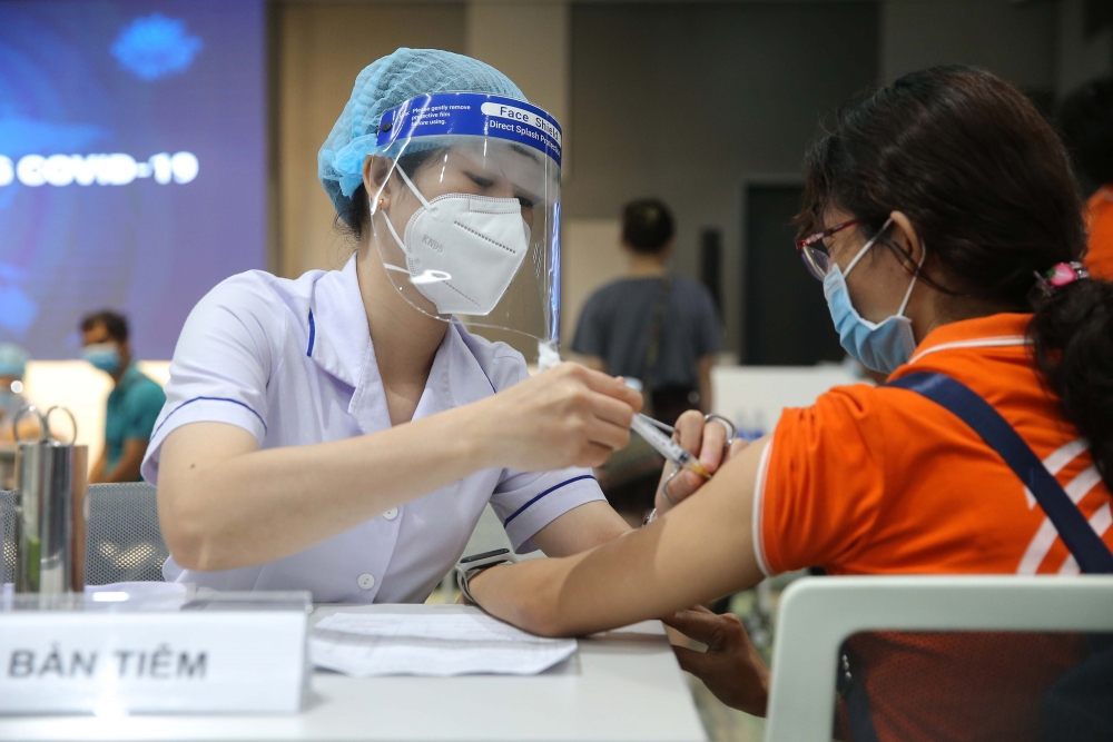 Hoàn tất tiêm vắc xin ngừa Covid-19 mũi bổ sung, nhắc lại trong quý I/2022