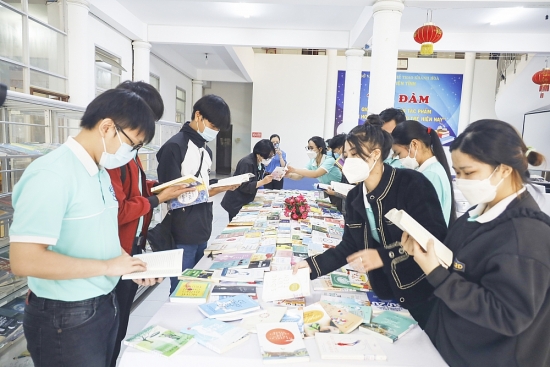 Chấn hưng văn hóa và phát triển văn hóa đọc