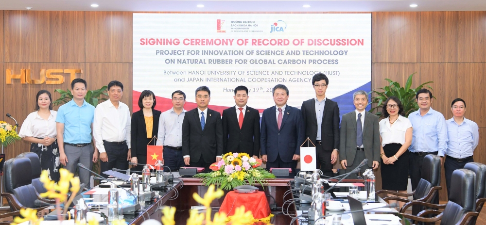Ký kết biên bản thỏa thuận “Dự án đổi mới khoa học và công nghệ cao su thiên nhiên vì chu trình carbon toàn cầu”