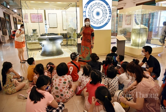 Tìm hiểu nguồn cội với "Về thời Hồng Bàng"